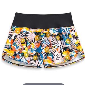 NWT! The North Face Women's Printed EA Arque 3 Inch Short